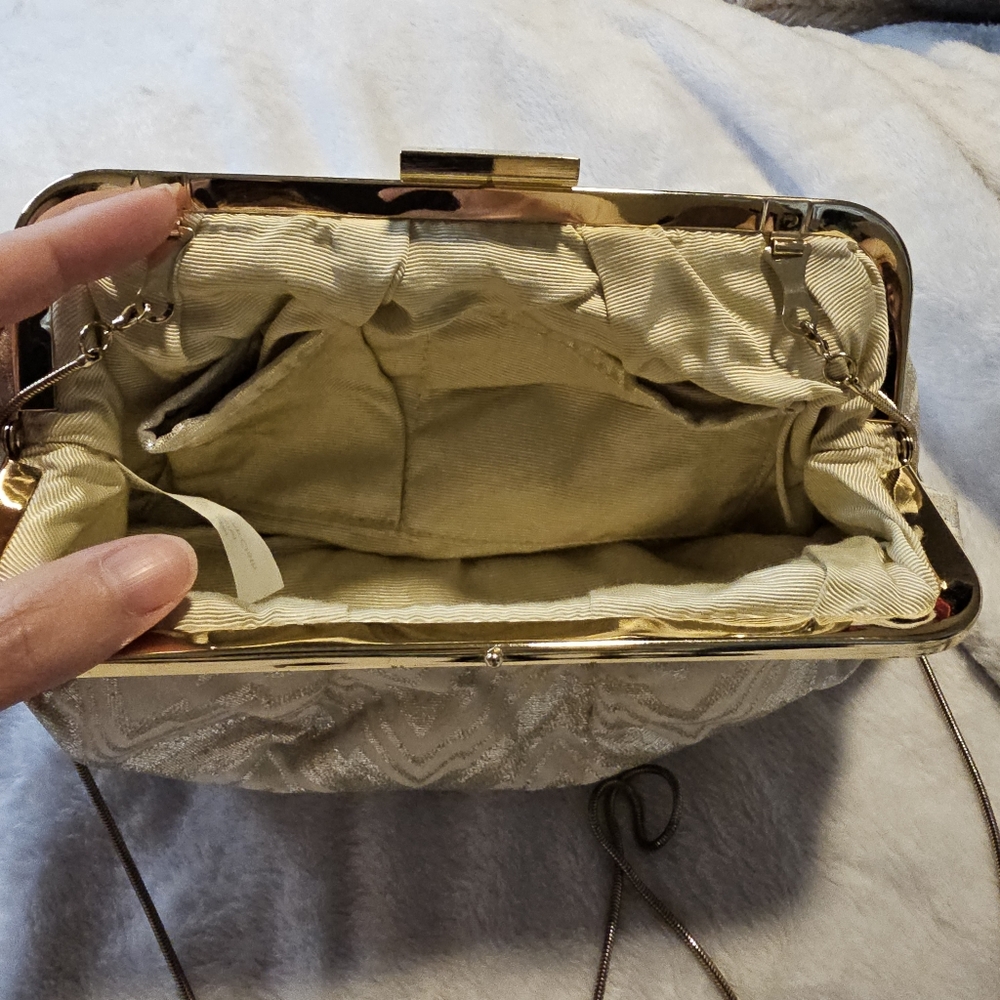 Trina Turk Metallic Gold Chevron Vintage Style Evening Bag Clutch With Chain - Picture 5 of 6
